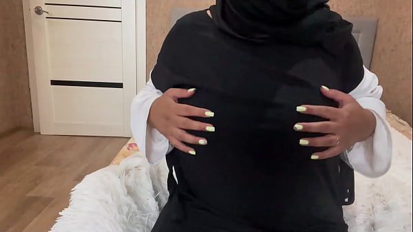 Arab Milf Jasmine Lagi Nggak Pake Celana Dalem, Bikin Ngiler