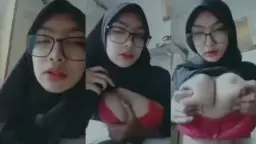 Nadira Pake Hijab Hitam, Bh Merah, Tobrut Banget Bikin Ngilu