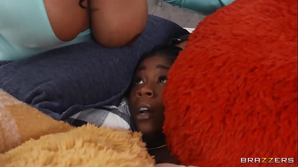Ngemong Bantal Sambil Minta Diobok-obok Tiga / Brazzers / Download Full Dari Https://zzfull.com/haz