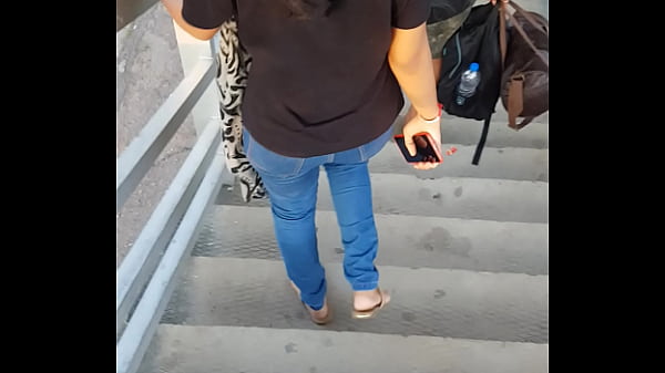 Cewek India Lagi Pamer Barang Dagangan Hotnya