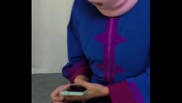 سعودية نار تتناك من السواق عالعامود وتمص زبه بشراهة 🍆🔥
