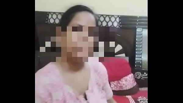 Desi Bhabhi Yang Haus, Siap Digoda Di Ranjang.