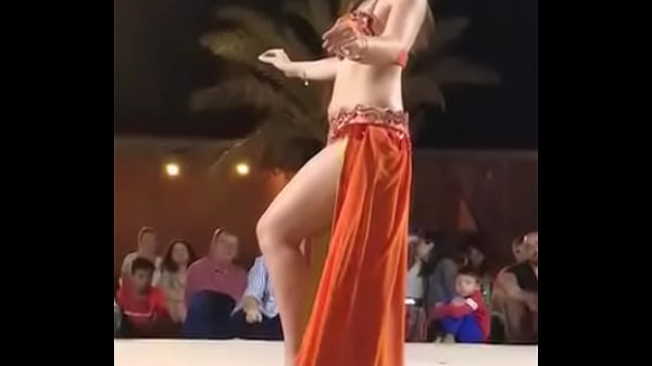 Tarian Desi Bikin Hawa Makin Panas, Goyangannya Bikin Nafsu Menggebu-gebu.