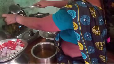 Ibu Rumah Tangga India Main Masak-masak Sambil Main Sex Sama Selingkuhan