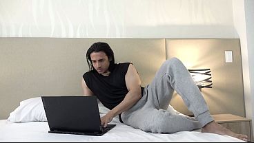 Tetangga Hindu Ku Tergila-gila Sama Pantat Latin Kolombia Ku, Dia Ngewe Aku Pake Kontol Besarnya Sampe Crot Di Dalem!