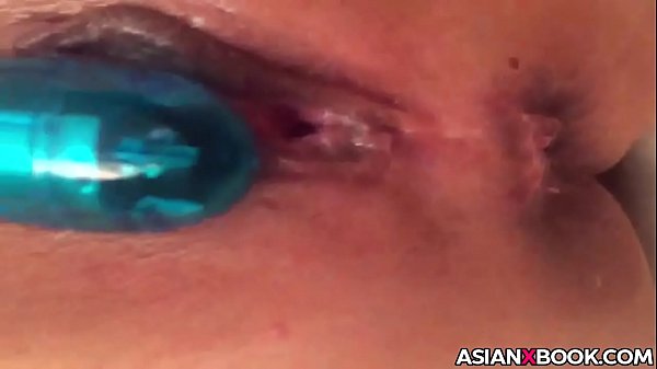 Cewek Asia Digoyang Mainan Di Memeknya