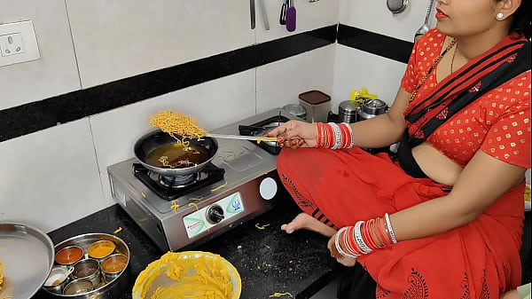 Komal Lagi Asik Bikin Gorengan Pas Diwali, Si Adik Ipar Langsung Ngincar Kakak Ipar Buat Digebukin.