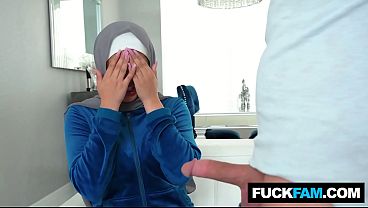 Tetangga Hijabku Kena Kejutan Kontol Dari Sophia Leone Dan Nicky Rebel