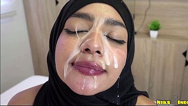 Ih, Cewek Hijab Labil Digebukin Brutal Sampe Bejibun Di Dalem.
