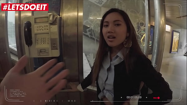 Tonton Aksi Panas Si Cewek Asia Turis Di Luar Negeri Ngerasain Kontol Gede Dari Depan Mata, Bikin Makin Pengen!