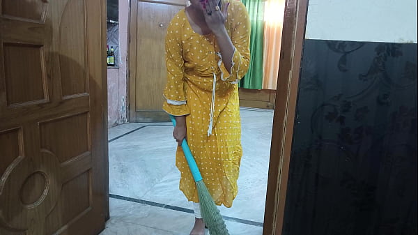 Desi Pembantu Pemalu, Toket Gede, Crot Di Kantor Bos, Seru Banget Pake Audio Hindi.
