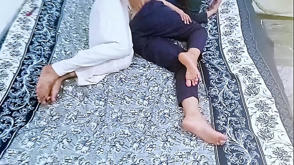 Desi Lugu Manis Polos Ngerasain Pertama Kali, Cewek Desa Crot Pertama Mainin Kontol