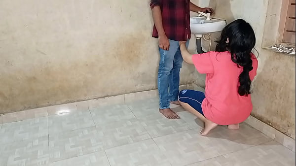 Bhabhi Ne Jawaan Plumber Se Apni Choot Ki Pyaas Bujhayi! Xxx Plumber Sex Hindi Aawaz Mein