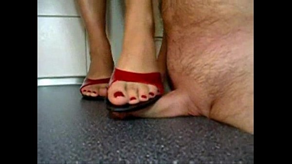 Bhabhi India Bergoyang Panas, Injak-injak Kontol Si Devar Sampai Muncrat