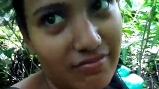 Gadis Manis Lagi Mesra Sama Pacar Di Tengah Hutan, Bikin Makin Panas Dan Basah Kuyup.