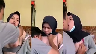 Minta Nyusu Sama Pacar Abis Pulang Sekolah, Biar Makin Greget.