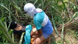 Nyonya Besar Digebrak Kuli Di Kebun India, Makin Kencang Makin Basah.