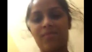 Punjabi Cewek Lagi Pamer Chut Basah, Siap Digenjot.