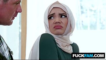 Ngentot Pertama Hijabi Manis Bareng Tukang Ledeng Gagah, Jason Sarcinelli & Naudi Nala