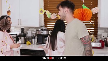 Ibu Tiri Baru Marica Langsung Diajarin Tradisi Bebas Pake Keluarga, Bikin Makin Panas Setiap Hari.