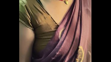 Aku Tertarik Sama Ibu Rumah Tangga India Yang Seksi Banget, Pengen Godain Dia.