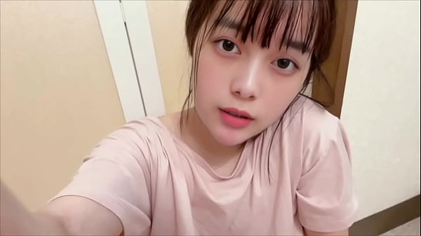 Ibu Lagi Tidur, Pas Mandi Badan Masih Bau, Langsung Colokin Jari Ke Memek Sambil Ngocok.