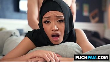 Hijabi Kena Kenalkan Budaya Amerika Sama Jade Kimiko, Parker Ambrose, Mulut Dan Dadanya Penuh Gairoh