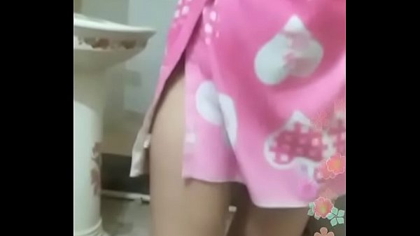Desi Mandi Basah-basahan, Siap Digoyang Di Kamar Mandi.