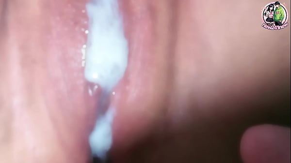 สาวไทยแอบกระเด้าตอนผัวไม่อยู่ โดนเย็ดคาหีแตกยับ Creampie สดๆ