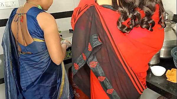 Komal Dan Mertuanya Lagi Sibuk Main Di Dapur, Badan Saling Merapat, Tangan Sibuk Merayu.