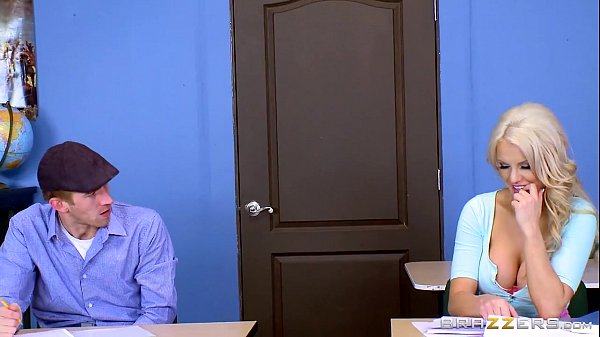 Brazzers – Kenzie Taylor – Toket Gede Di Sekolah Bikin Ngaceng