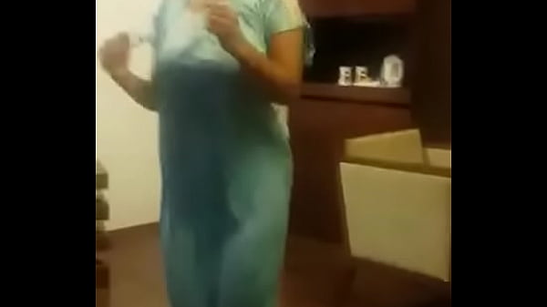 Desi Tarian Panas Bikin Ngilu, Crot Crot Crot