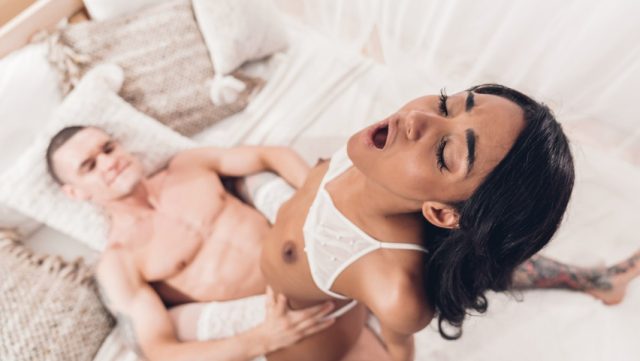 Ngentot Panas Bareng Cewek Muda, Sampai Merem Melek