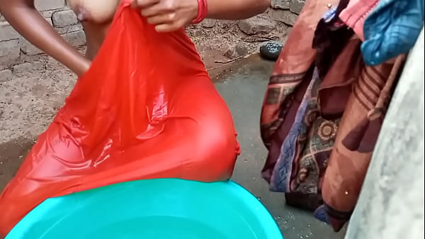 Rati Mandi Di Kamar Mandi Sambil Suara Hindi Bikin Panas, Basah Kuyup!