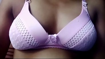 Malam Ini Gue Mau Makan Malam Sambil Liatin Cewek India Super Seksi Yang Bikin Anget Badan.