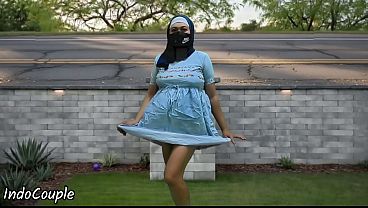 Hijab Abis Jogging Di Tempat Umum, Ngemut Kontol Demi Duit