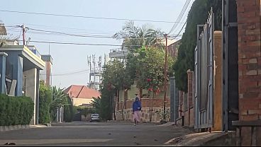 Mampus, Ada Ibu Arab Ngocok Memek Di Pinggir Jalan Depan Rumah