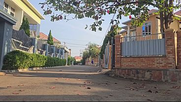 Astaga! Ibu Arab Sangek Sendiri Di Luar Rumah Dekat Jalan Raya, Ngocehin Memeknya Sampe Belek