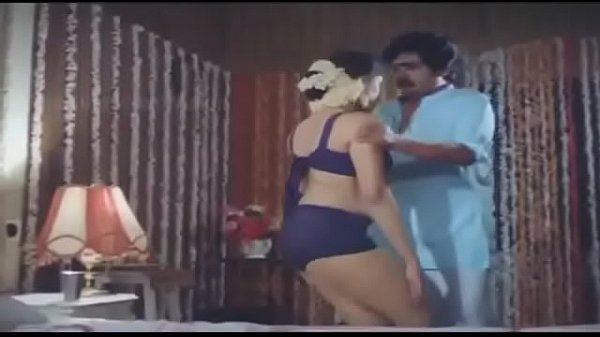 India, Bikin Lo Makin Pengen Ngeliat Lebih Dalem, Bikin Badan Panas Dan Pikiran Ngeres.