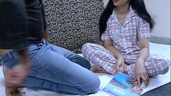 Mosi Ki Ladki Ko Nanga Karke Chod Diya, Family Ka Maza Lete Hue