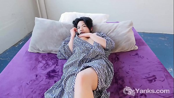 Yanks Asia Curi Emas, Sange Nikmatin Diri Sendiri